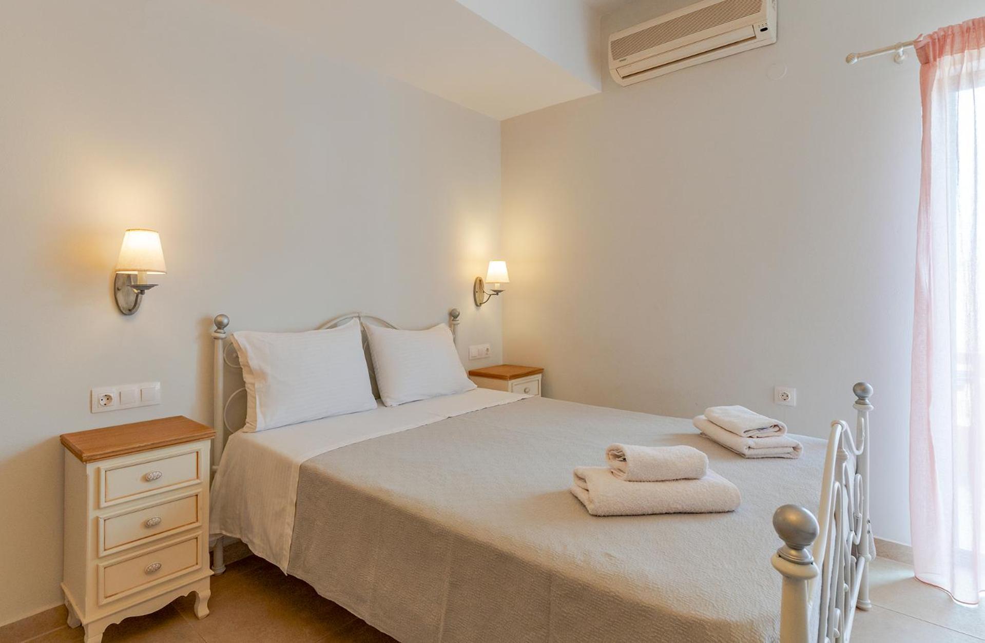 Kaiti 'S Studios & Apartments Палеохора Экстерьер фото